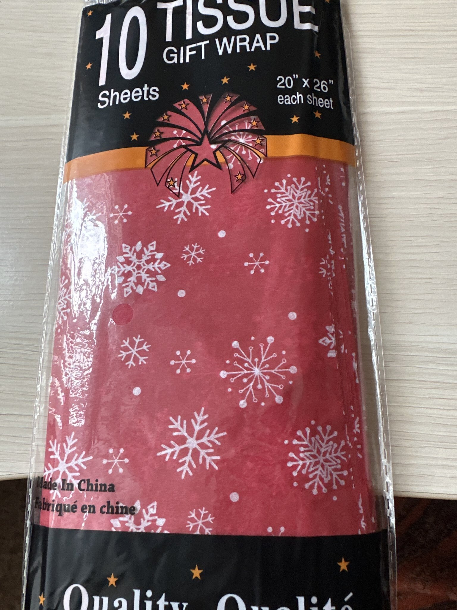 Фотография покупателя товара Бумага новогодняя упаковочная тишью «Снежинки на красном», красная, 50×66 см - Фото 1