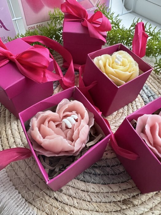 Фотография покупателя товара Коробочка подарочная складная «Презент», 6×6×6 см, фиолетовый - Фото 4