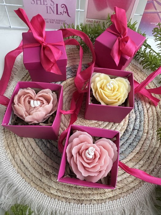 Фотография покупателя товара Коробочка подарочная складная «Презент», 6×6×6 см, фиолетовый - Фото 3