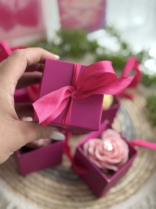 Фотография покупателя товара Коробочка подарочная складная «Презент», 6×6×6 см, фиолетовый - Фото 1