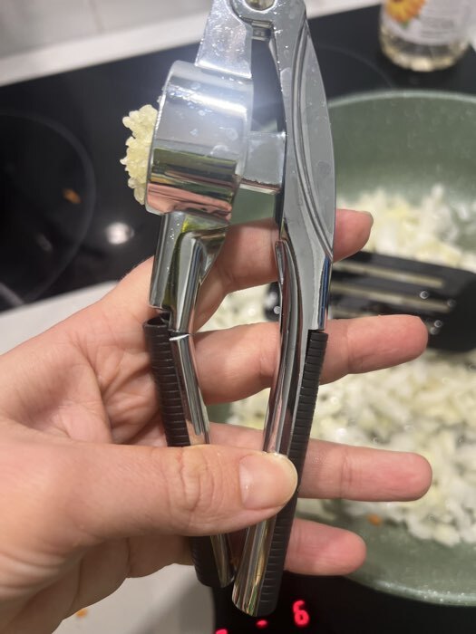 Фотография покупателя товара Пресс для чеснока Доляна «Велес», хромированный - Фото 2