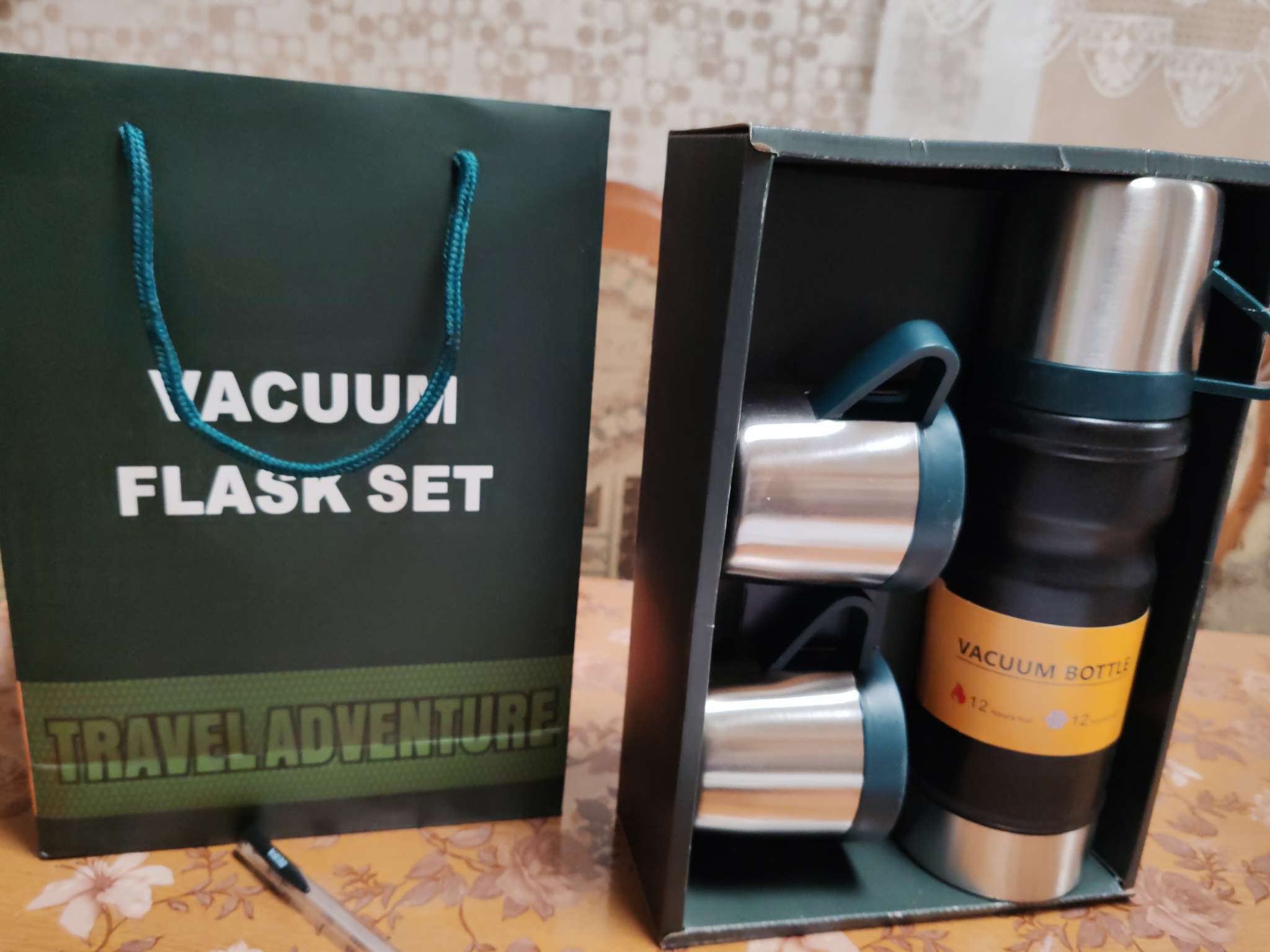 Фотография покупателя товара Набор «Мастер К»: термос 680 мл и 3 кружки, сохраняет тепло 12 ч, нержавеющая сталь, пластик, чёрный, зелёный - Фото 1