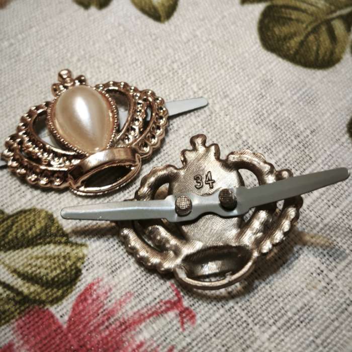 Фотография покупателя товара Декоративные элементы на прокол «Короны», 4×2.5 см, 10 шт., цвет золотой - Фото 3