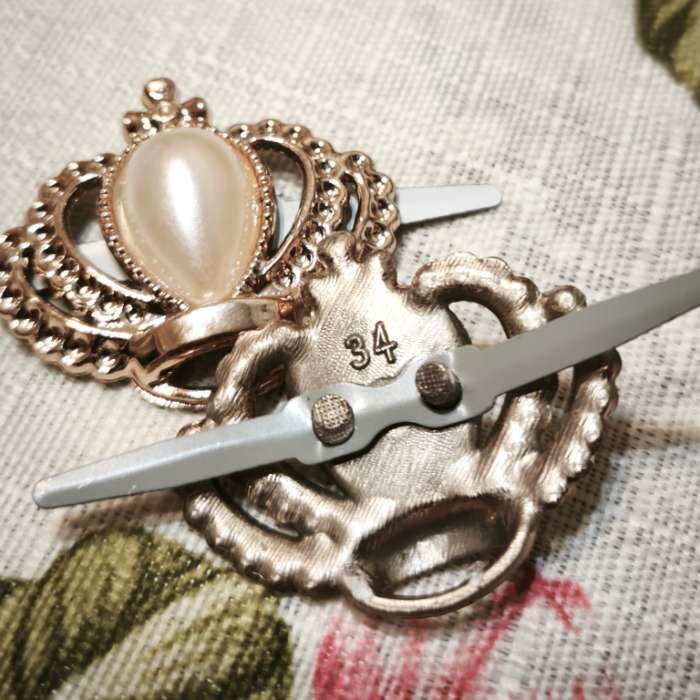 Фотография покупателя товара Декоративные элементы на прокол «Короны», 4×2.5 см, 10 шт., цвет золотой - Фото 2