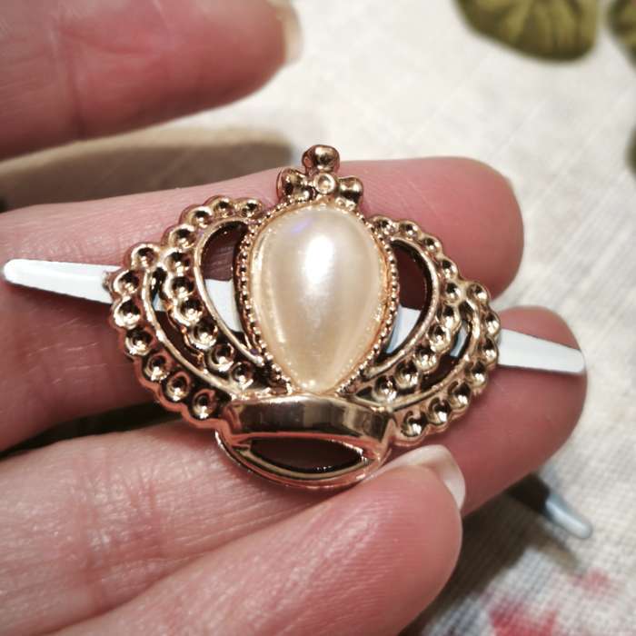 Фотография покупателя товара Декоративные элементы на прокол «Короны», 4×2.5 см, 10 шт., цвет золотой - Фото 1