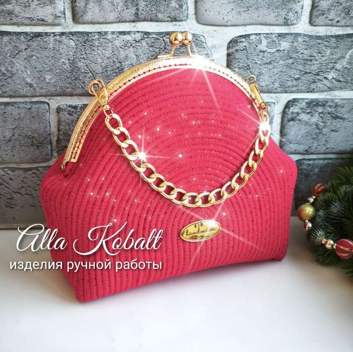 Фотография покупателя товара Цепочка для сумки, с карабинами, металлическая, плоская, 18×13 мм, 30 см, цвет золотой - Фото 3