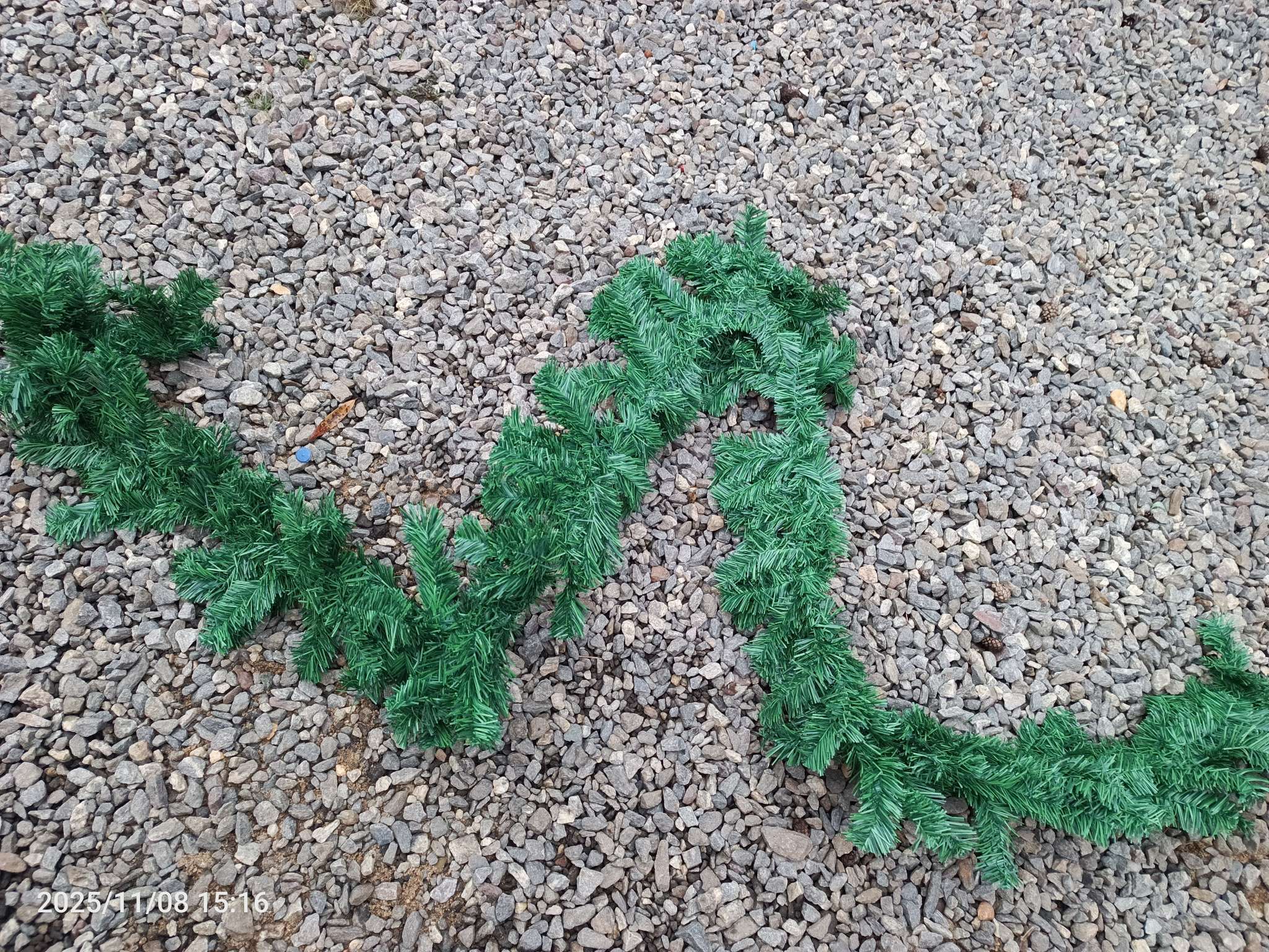 Фотография покупателя товара Гирлянда хвойная новогодняя «Зимнее волшебство», ёлочная, 270 см, d=6 см, 220 веток, 12.5 см - Фото 3