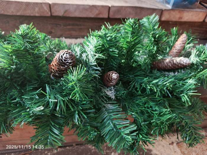 Фотография покупателя товара Гирлянда хвойная новогодняя «Зимнее волшебство», ёлочная, 270 см, d=6 см, 220 веток, 12.5 см - Фото 4