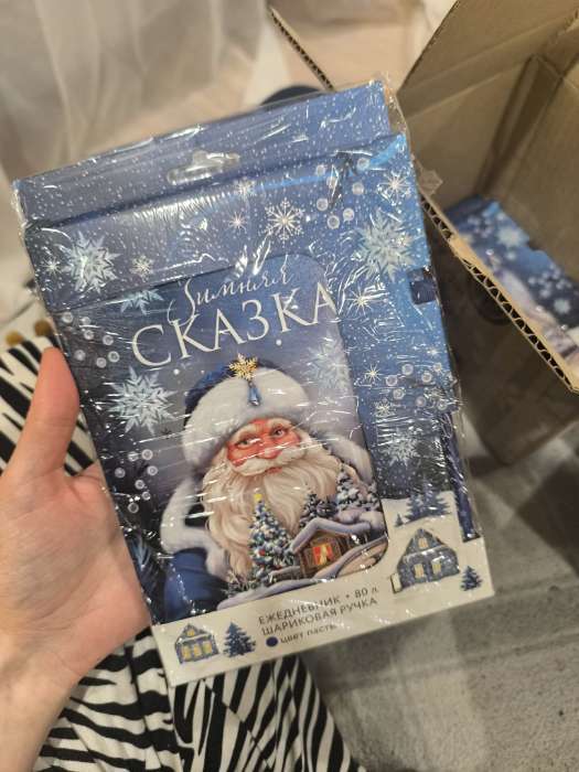 Фотография покупателя товара Подарочный набор новогодний, ежедневник в тонкой обложке и ручка «Чудеса там, где в них верят» - Фото 2