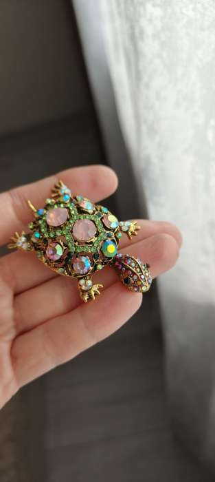 Фотография покупателя товара Брошь «Черепашка» в крупных стразах, цветная в чернёном золоте - Фото 1