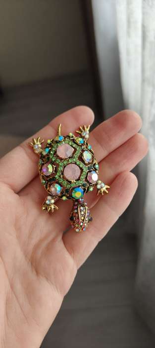 Фотография покупателя товара Брошь «Черепашка» в крупных стразах, цветная в чернёном золоте - Фото 2