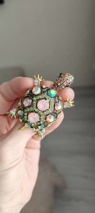 Фотография покупателя товара Брошь «Черепашка» в крупных стразах, цветная в чернёном золоте - Фото 4