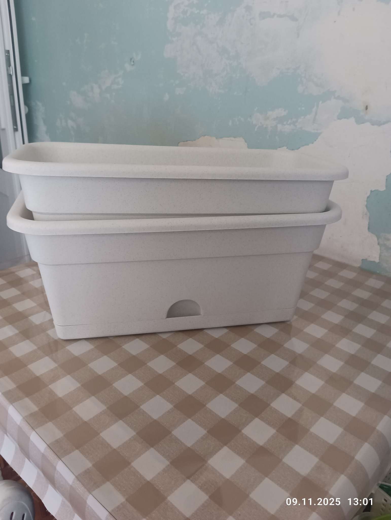 Фотография покупателя товара Ящик балконный для цветов, 12 л, 60×20×17 см, пластиковый, цвет мраморный - Фото 2