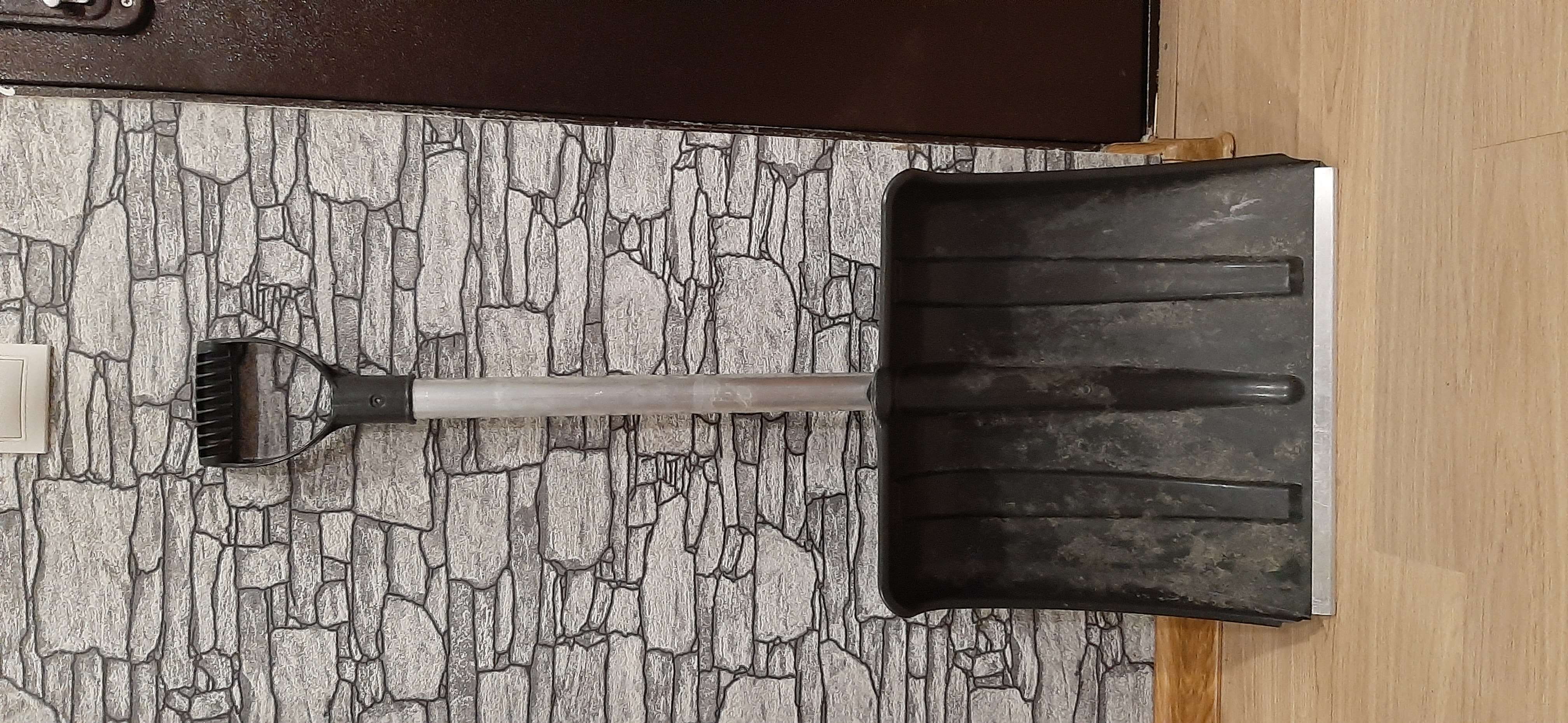 Фотография покупателя товара Лопата автомобильная пластиковая, ковш 380 × 370 мм, с алюминиевой планкой, алюминиевый черенок, с ручкой, «Мини»