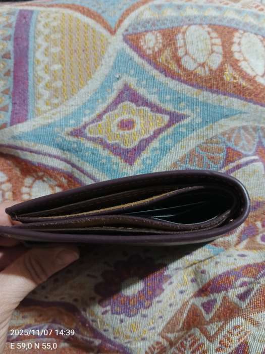 Фотография покупателя товара Портмоне мужское на кнопке, отдел для карт, монет, чёрное - Фото 4