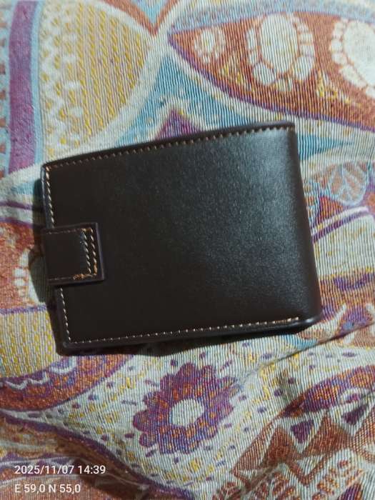 Фотография покупателя товара Портмоне мужское на кнопке, отдел для карт, монет, чёрное - Фото 5