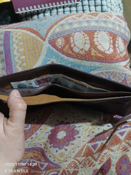 Фотография покупателя товара Портмоне мужское на кнопке, отдел для карт, монет, чёрное - Фото 6