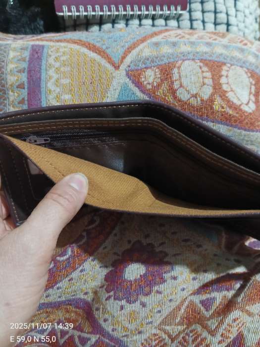 Фотография покупателя товара Портмоне мужское на кнопке, отдел для карт, монет, чёрное - Фото 1