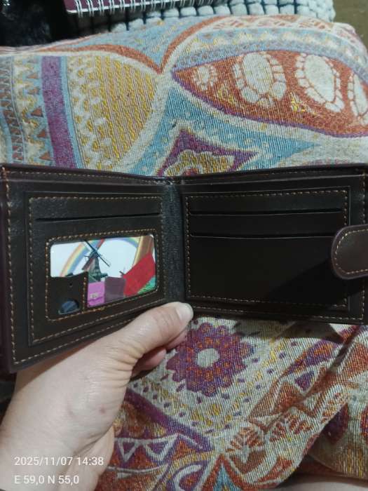 Фотография покупателя товара Портмоне мужское на кнопке, отдел для карт, монет, чёрное - Фото 2