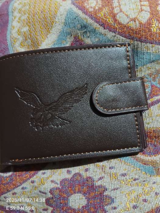 Фотография покупателя товара Портмоне мужское на кнопке, отдел для карт, монет, чёрное - Фото 3