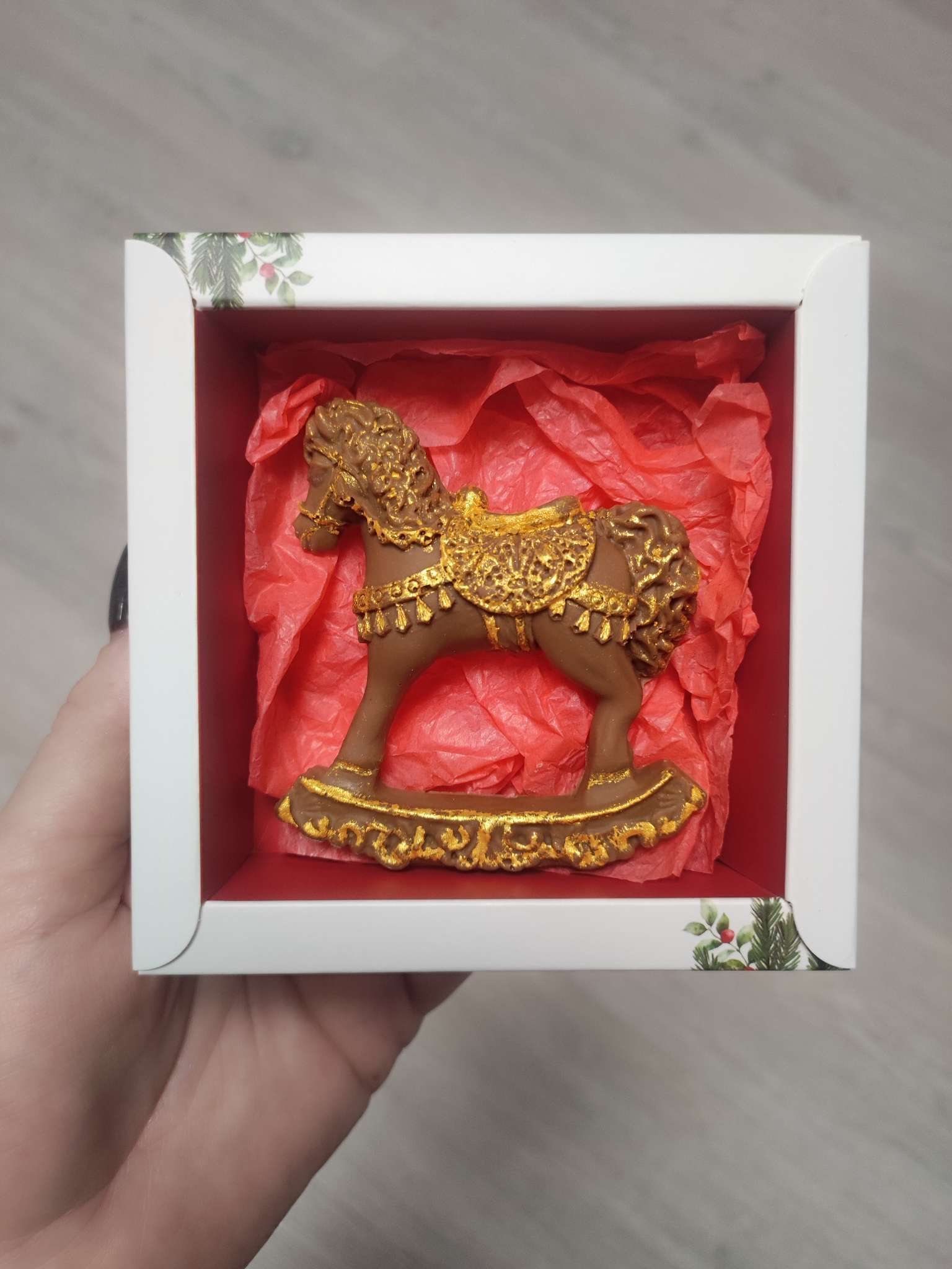 Фотография покупателя товара Коробка под 4 конфеты новогодняя с ячейками «Еловый аромат», 10×10×3 см - Фото 1