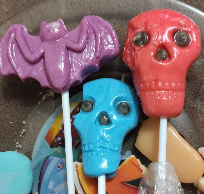 Фотография покупателя товара Хеллоуин. Карамель леденцовая «Черепа» на палочке, 24 г - Фото 1