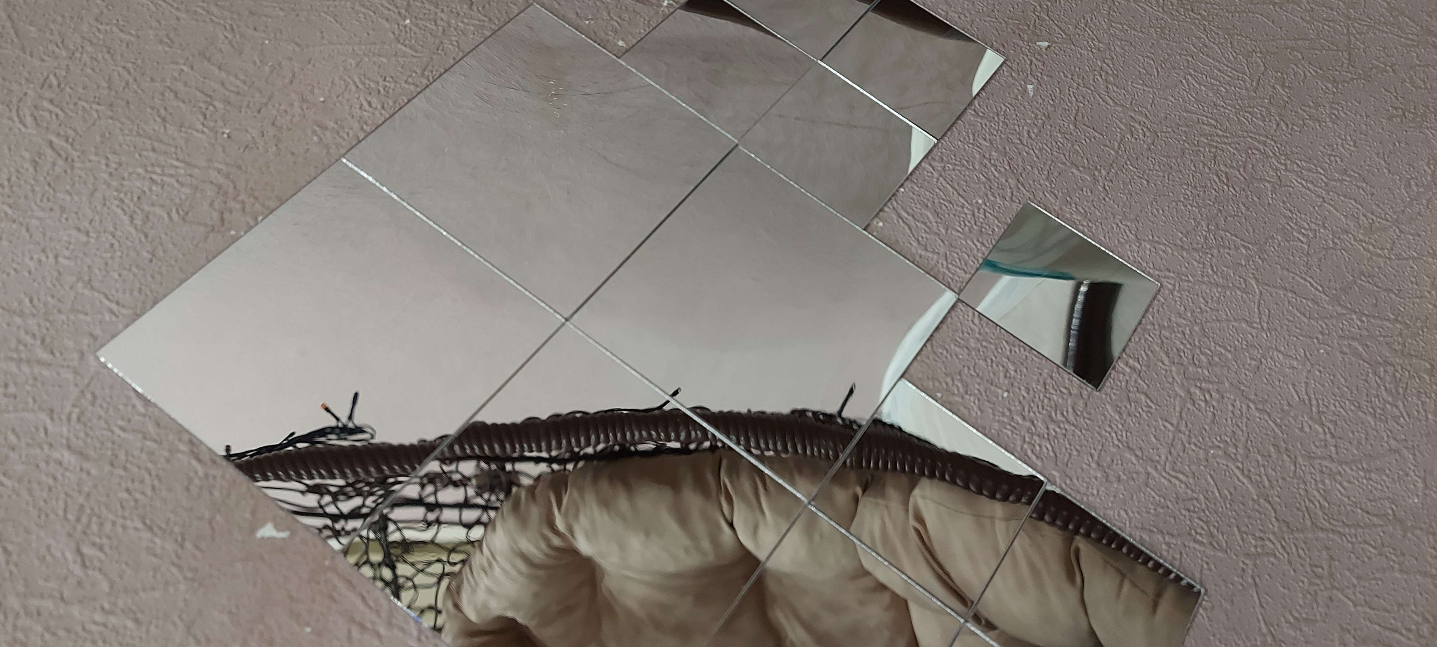 Фотография покупателя товара Наклейки интерьерные "Ромбы", зеркальные, декор настенный, панно 25 х 57 см, 16 эл - Фото 4