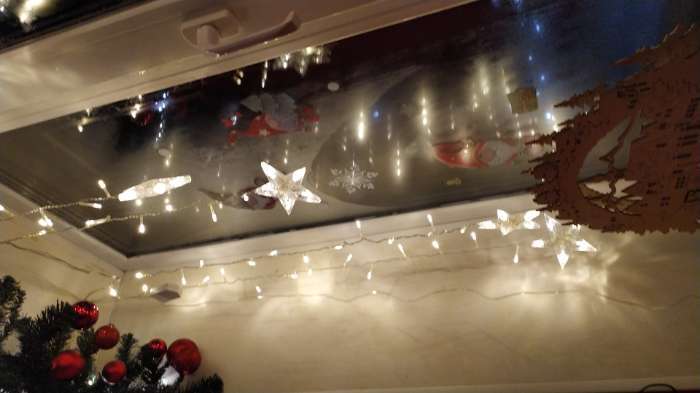 Фотография покупателя товара Гирлянда «Бахрома-арка» 2.5 × 1.2 м с насадками «Звёзды», IP20, прозрачная нить, 136 LED, свечение тёплое белое, 8 режимов, 220 В