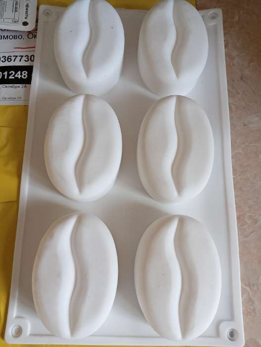 Фотография покупателя товара Форма для муссовых десертов и выпечки Доляна «Кофейные зёрна», силикон, 28.5×17×2.5 см, 6 ячеек (8×6 см), цвет белый - Фото 1