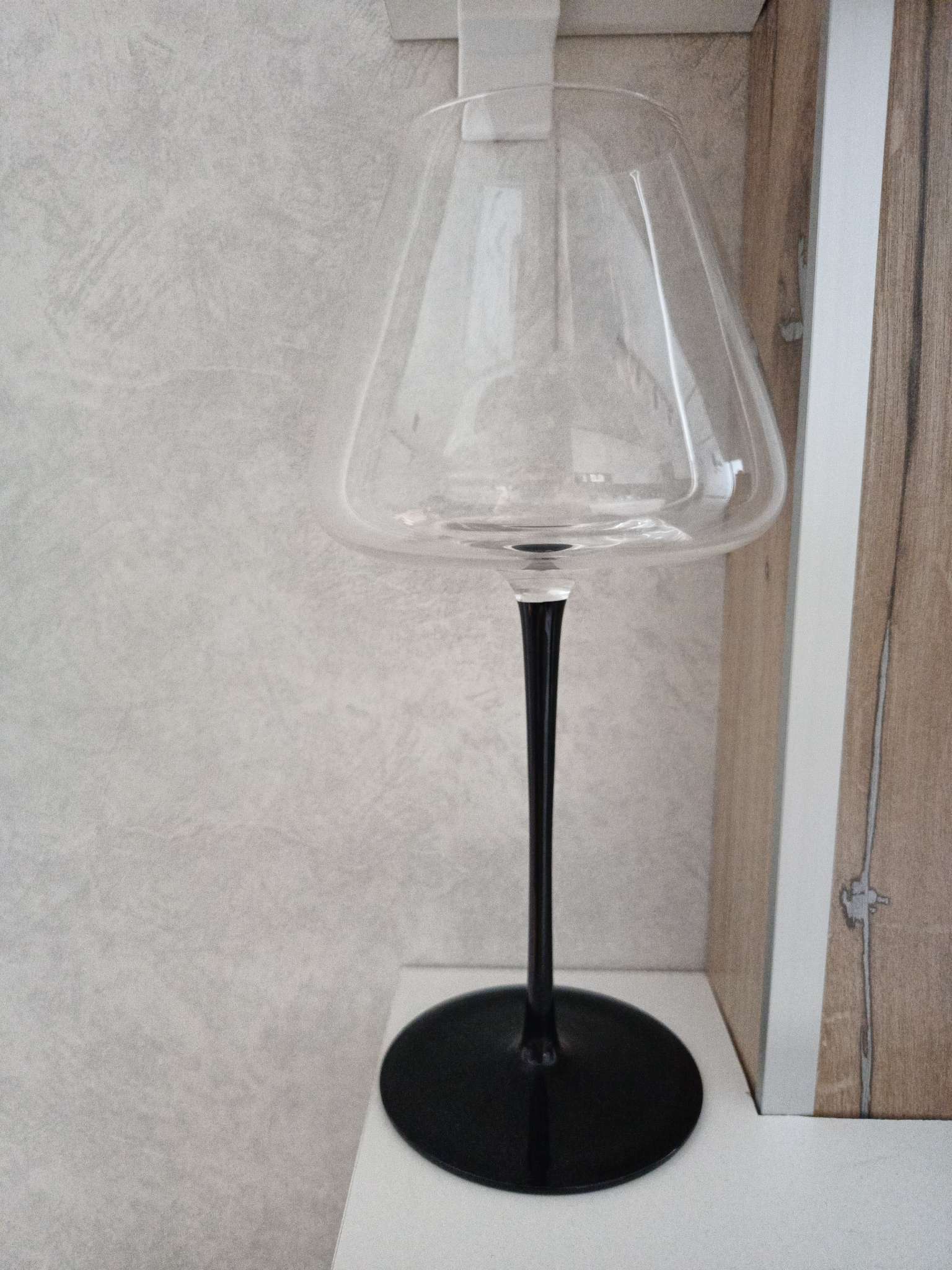 Фотография покупателя товара Бокал для вина Magistro «Амьен», 700 мл, h=25 см, стекло, прозрачный, чёрный - Фото 1