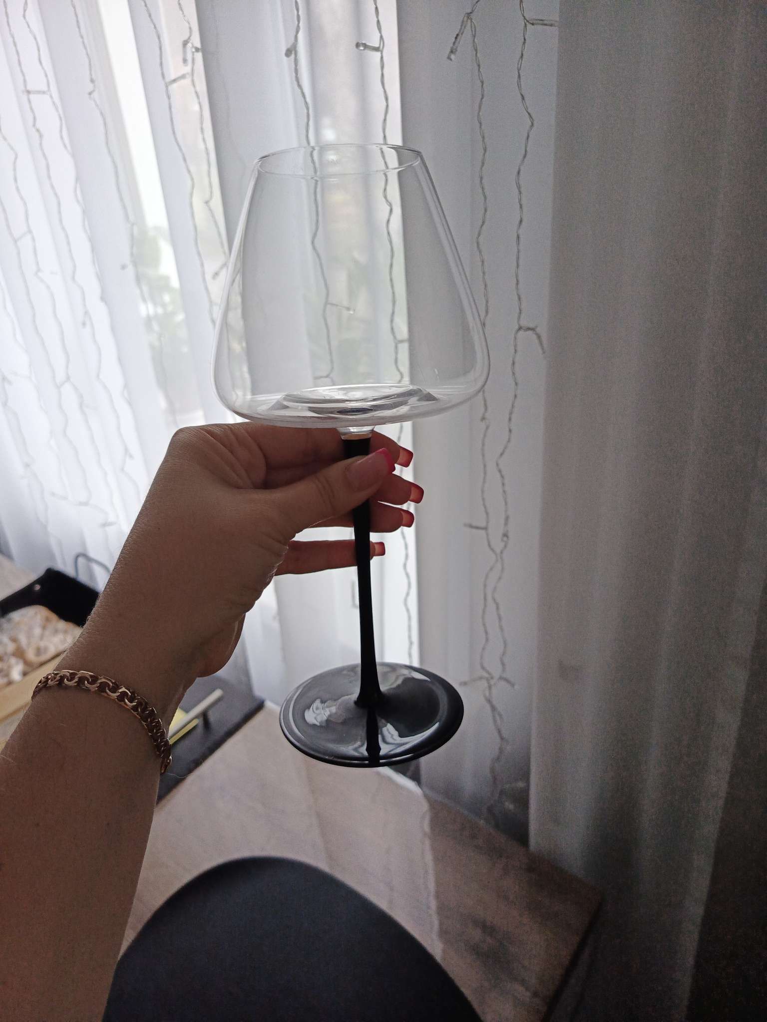 Фотография покупателя товара Бокал для вина Magistro «Амьен», 700 мл, h=25 см, стекло, прозрачный, чёрный - Фото 3