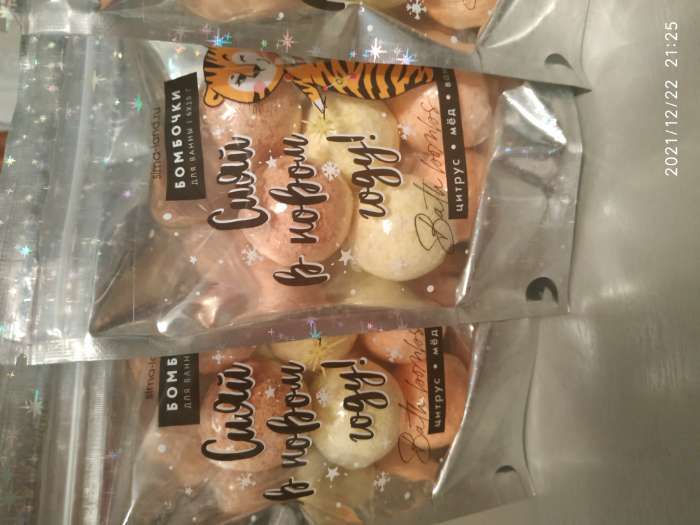 Фотография покупателя товара Набор бомбочек для ванн в пакете "Сияй в новом году" 20 г, 6 шт