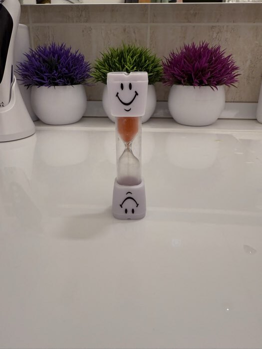 Фотография покупателя товара Часы песочные «Зубик», на 3 минуты, 9×2 см, красные - Фото 2