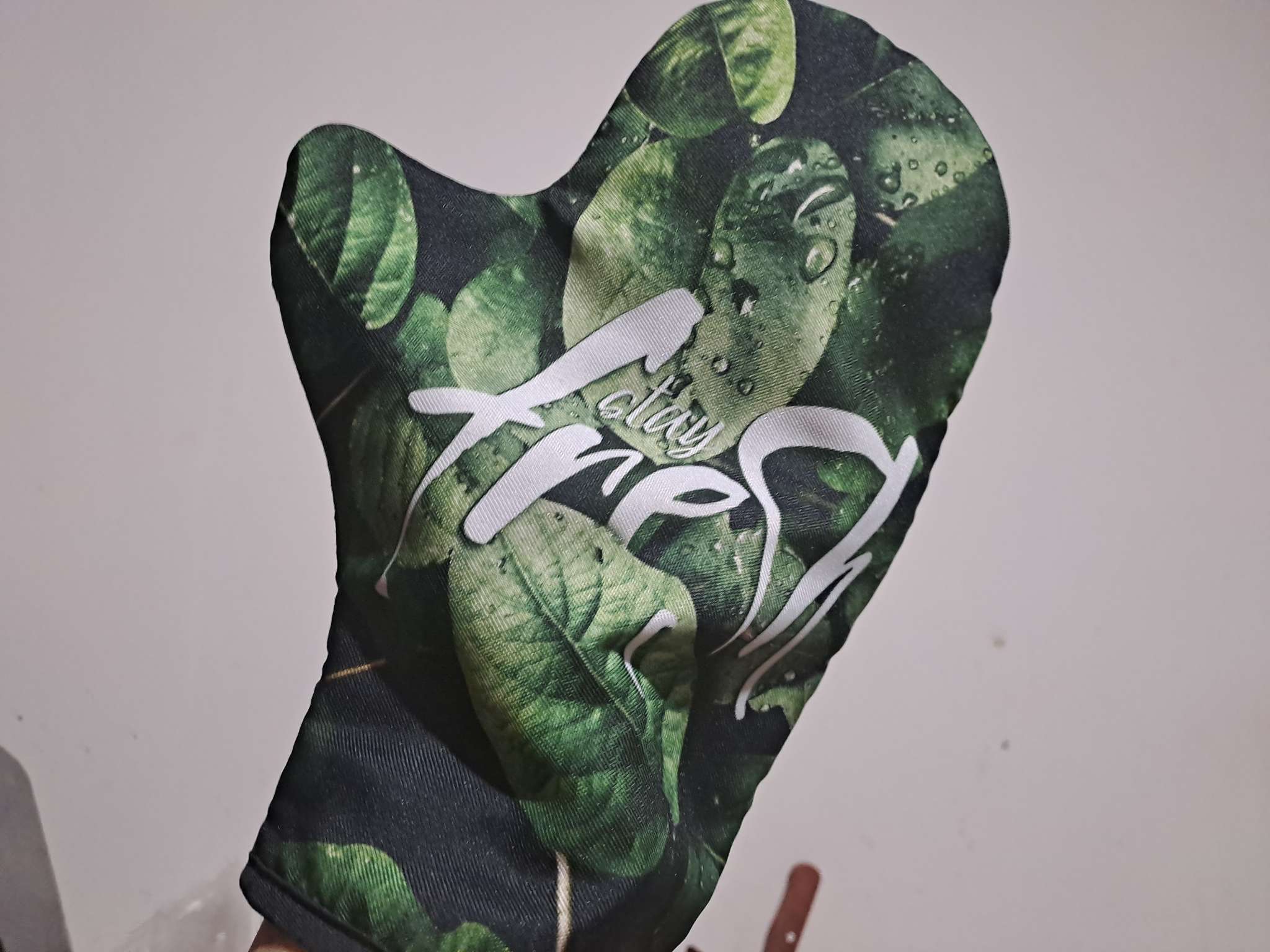 Фотография покупателя товара Варежка-прихватка «Доляна. Грин фрэш», 24×32 см, габардин, 35% хлопок, 65% п/э, ватин 250 г/м² - Фото 1