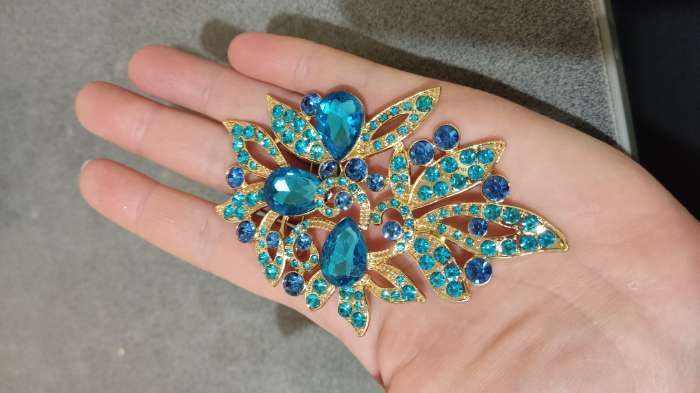 Фотография покупателя товара Брошь «Императрица» роса, голубая в золоте - Фото 2