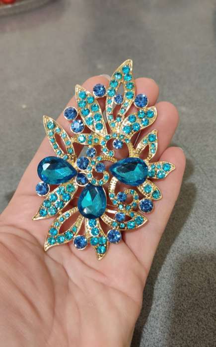 Фотография покупателя товара Брошь «Императрица» роса, голубая в золоте - Фото 3