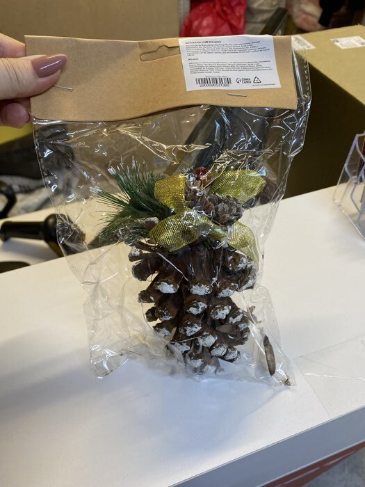 Фотография покупателя товара Подвеска новогодняя на ёлку «Зимнее настроение», шишка с подвесом, 8×8×14.5 см - Фото 6