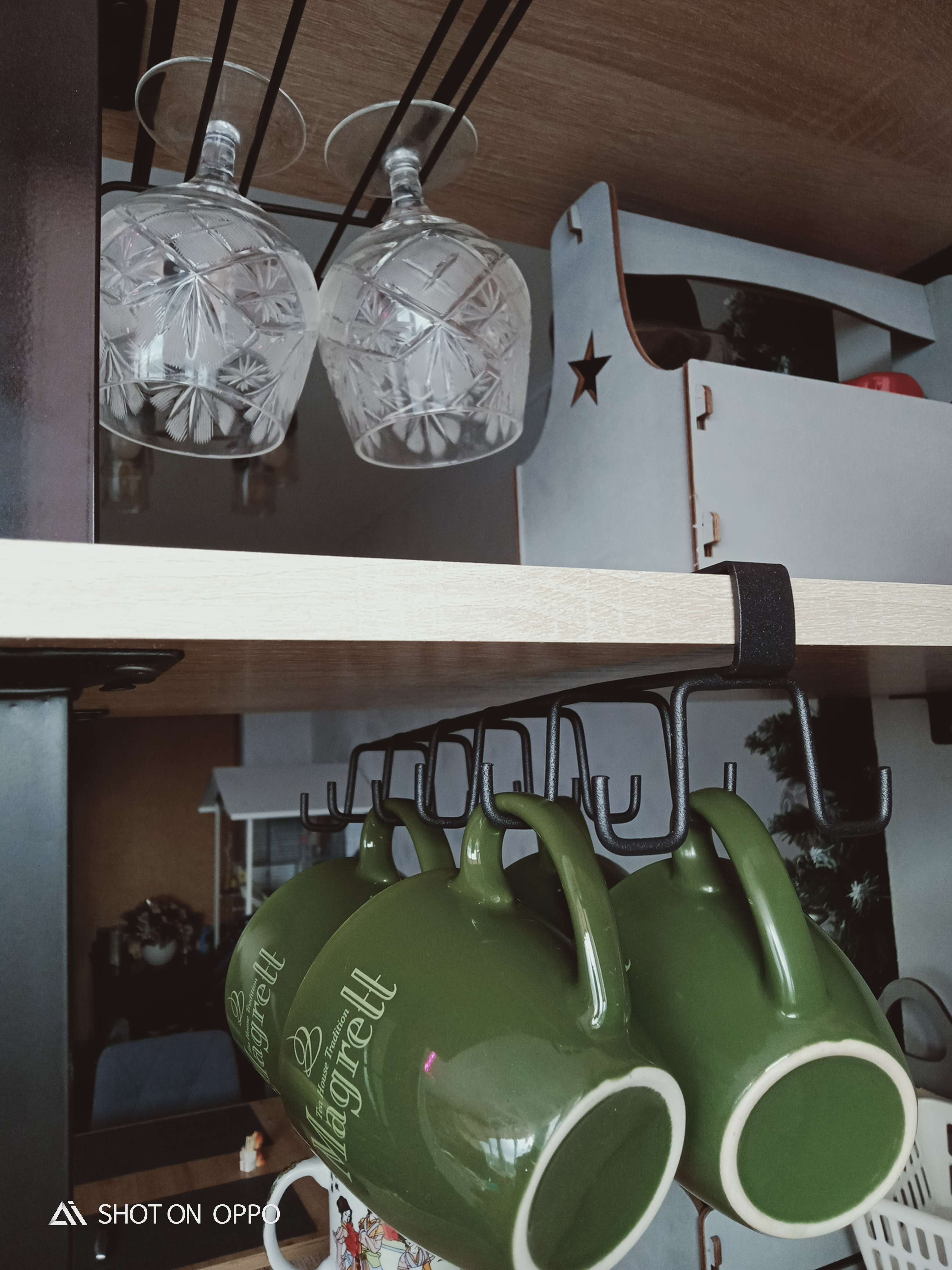 Фотография покупателя товара Держатель для кружек подвесной Доляна, на 12 предметов, цвет чёрный - Фото 3