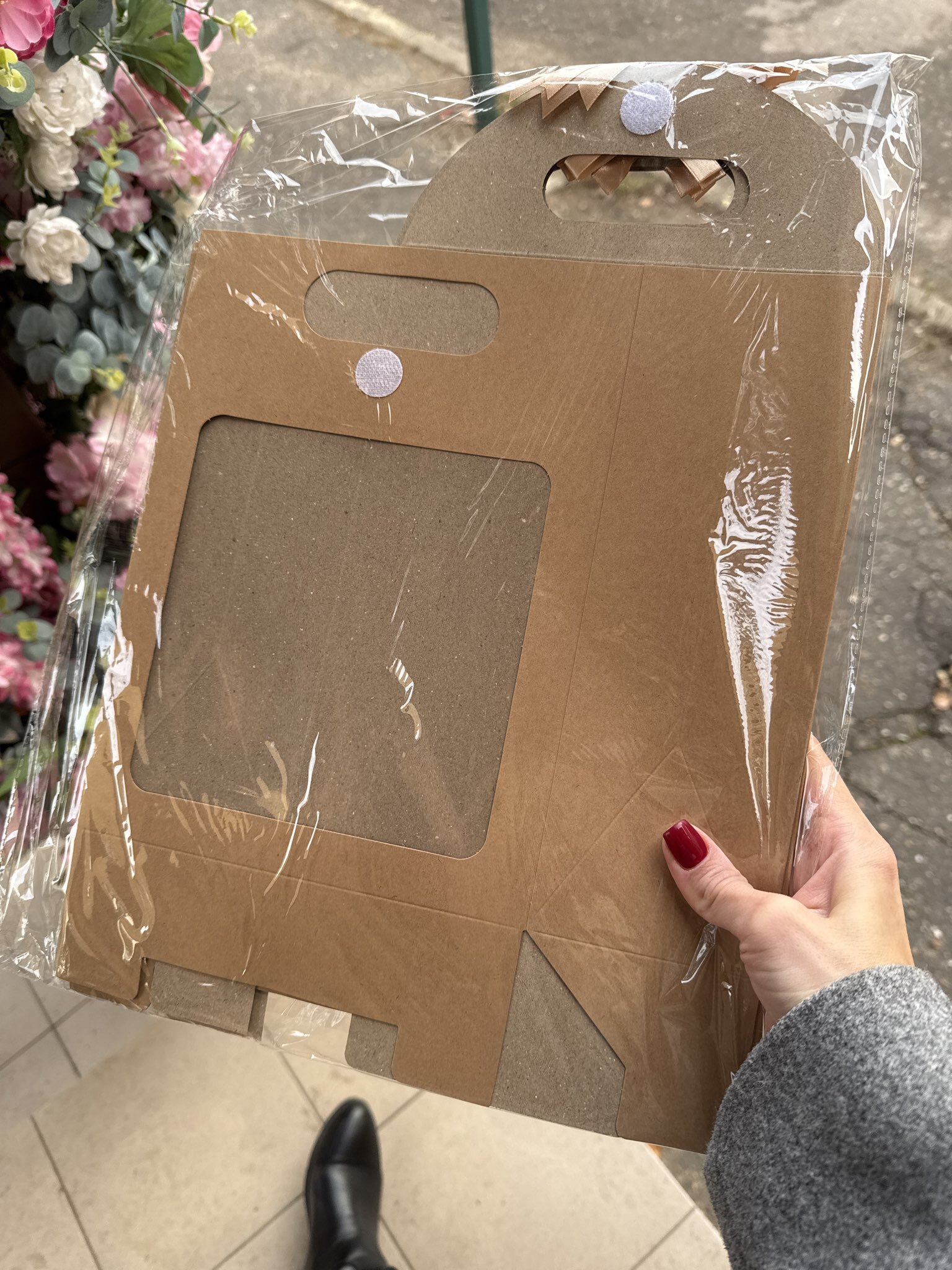 Фотография покупателя товара Коробка-пакет, крафтовая, с окном, 26×19×9 см - Фото 2