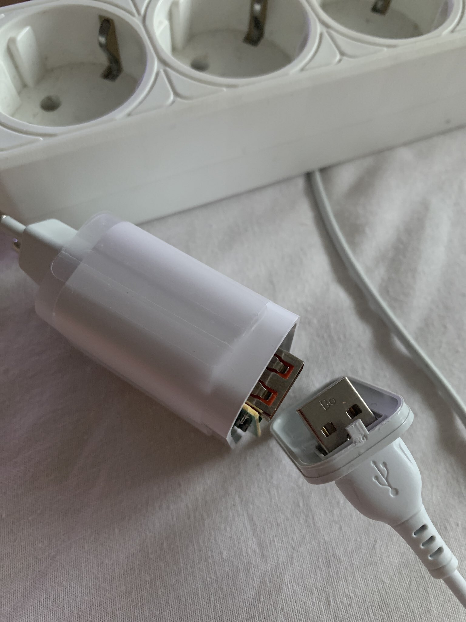 Фотография покупателя товара Сетевое зарядное устройство Luazon LZZ-22, USB, Type-C, 2 А, белое - Фото 1