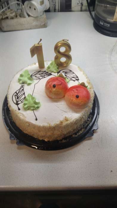 Фотография покупателя товара Свеча в торт "Грань", цифра "8", золотой металлик, 6,5 см