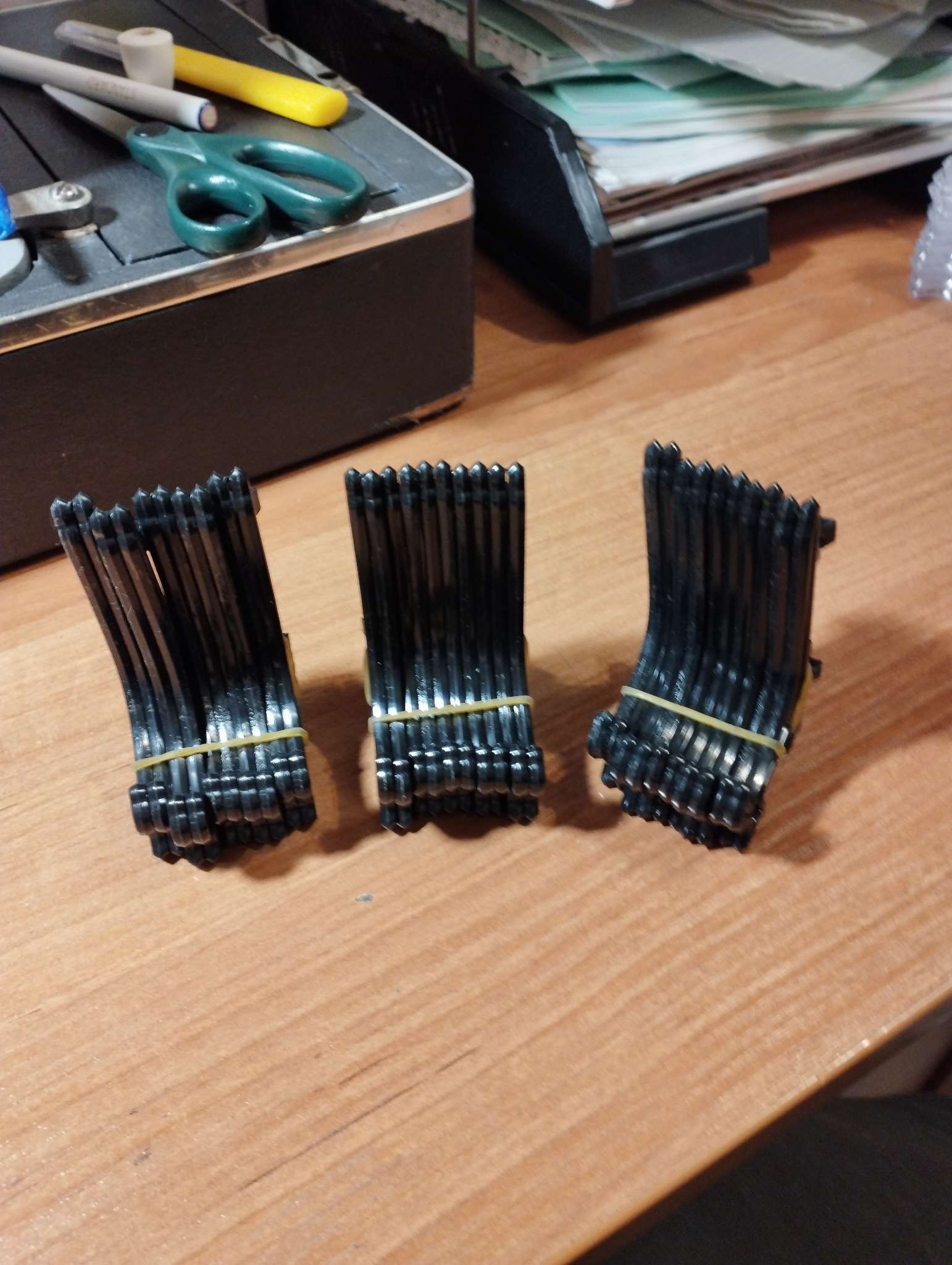 Фотография покупателя товара Подставка для тарелок d=7-10 см Greta, пластик, 7.5 см, чёрная - Фото 3