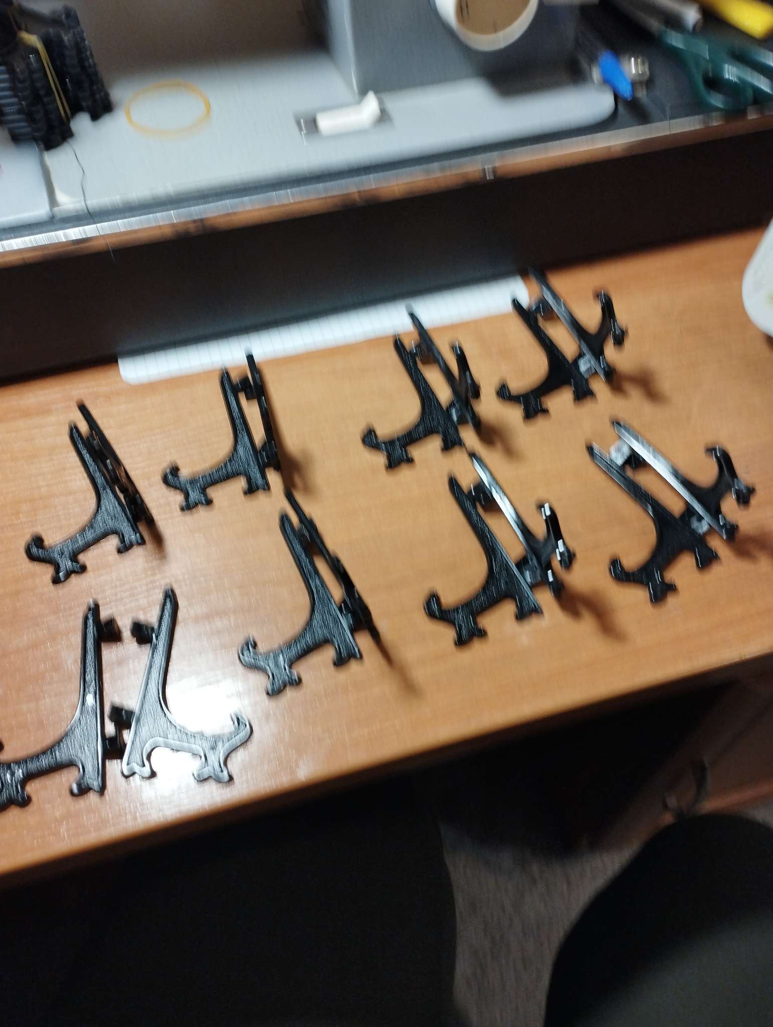 Фотография покупателя товара Подставка для тарелок d=7-10 см Greta, пластик, 7.5 см, чёрная - Фото 5