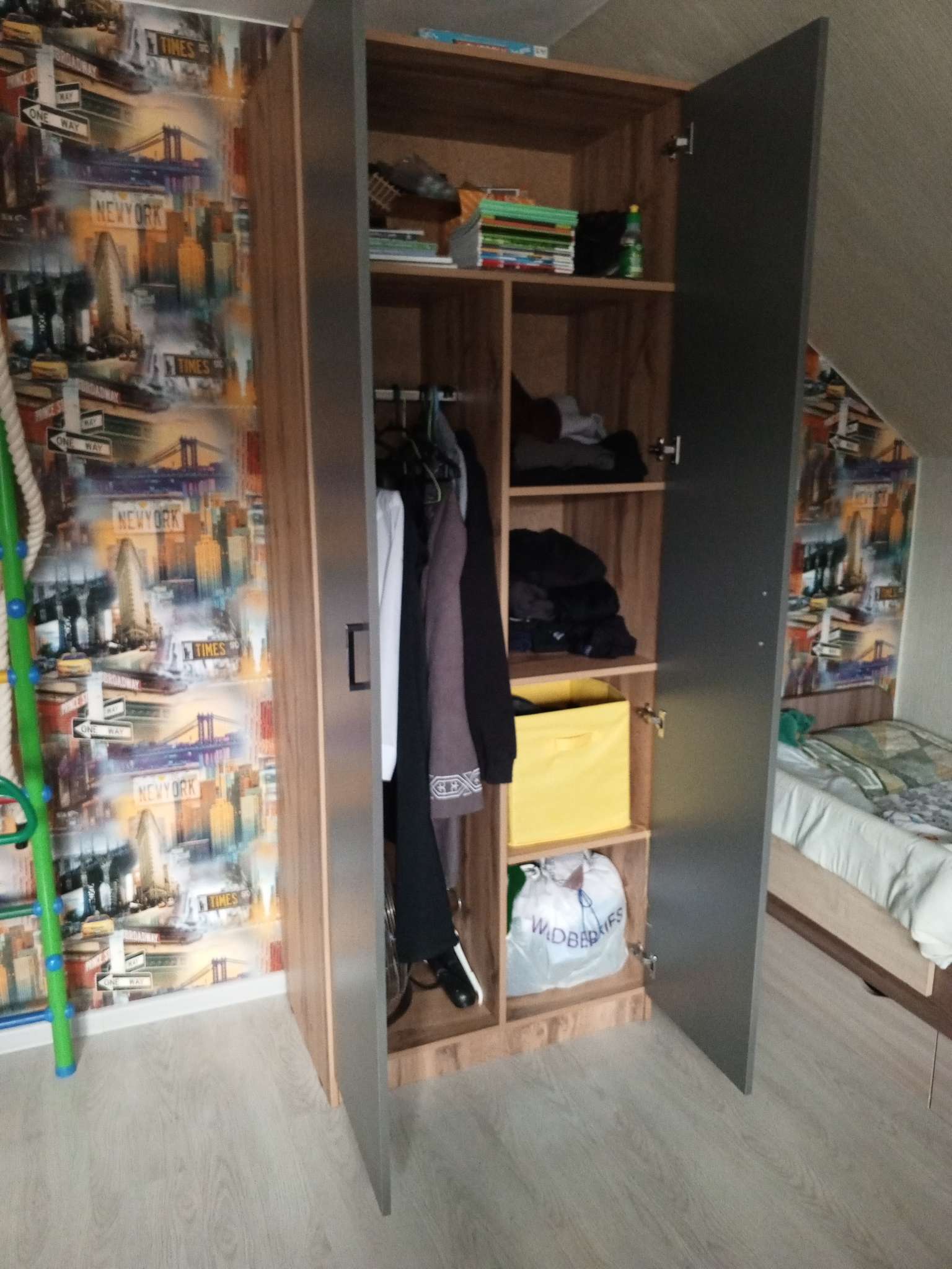 Фотография покупателя товара Шкаф трёхстворчатый распашной «Клик Мебель», 1210×500×2100 мм, цвет дуб вотан/тёмно - серый - Фото 2