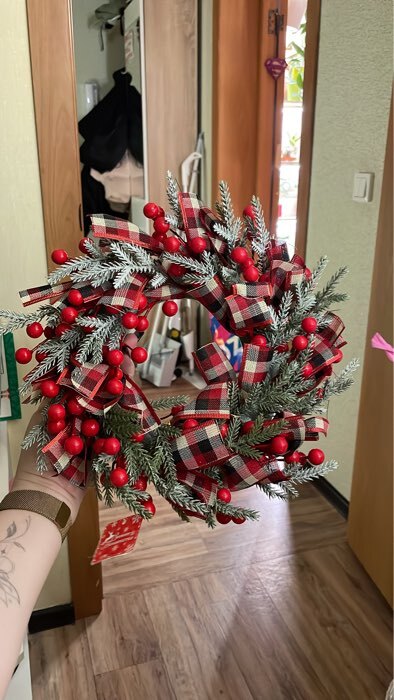 Фотография покупателя товара Венок новогодний d=30 см «Зимнее волшебство. Уютная сказка», с лентами и ягодами - Фото 1