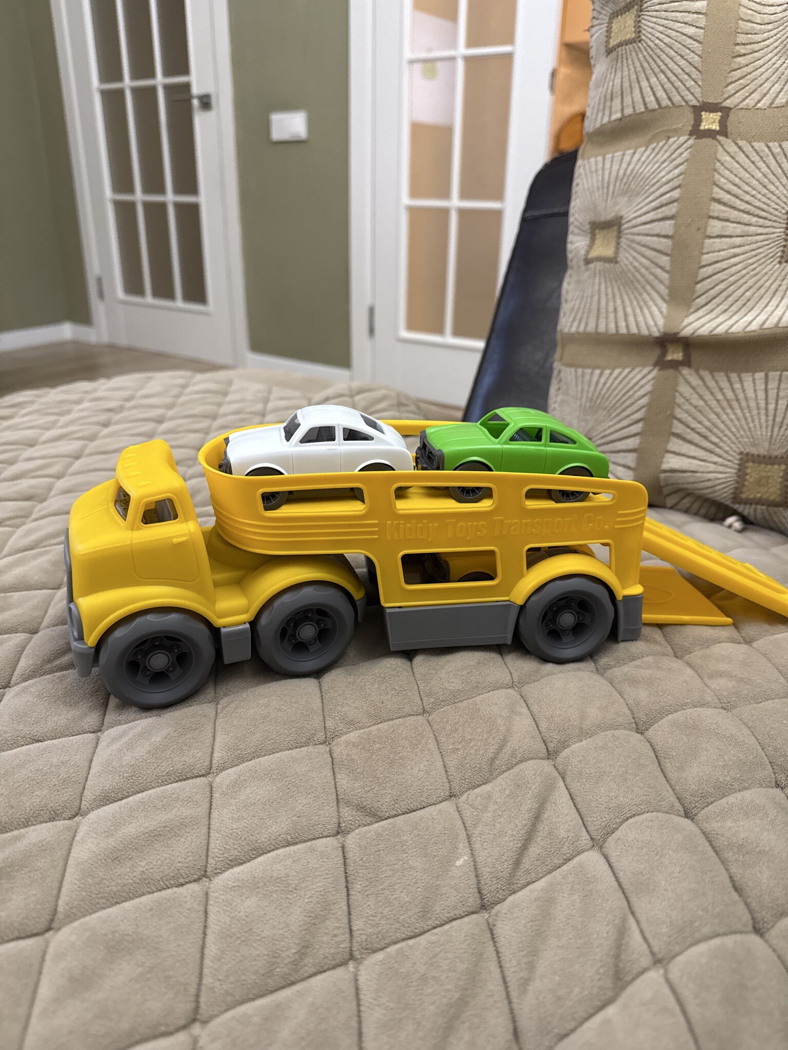 Фотография покупателя товара Автовоз Car Hauler, цвета МИКС - Фото 2