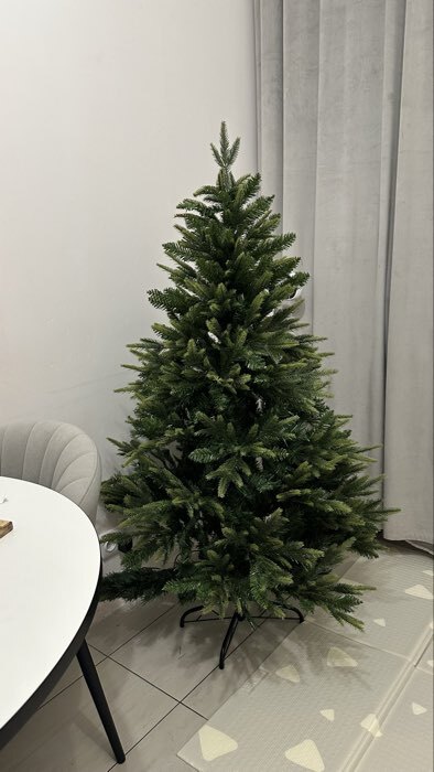 Фотография покупателя товара Искусственная ёлка «Зимнее волшебство. Элит», 210 см, d нижнего яруса 140 см, 1356 смешанных веток шарнирные - Фото 5
