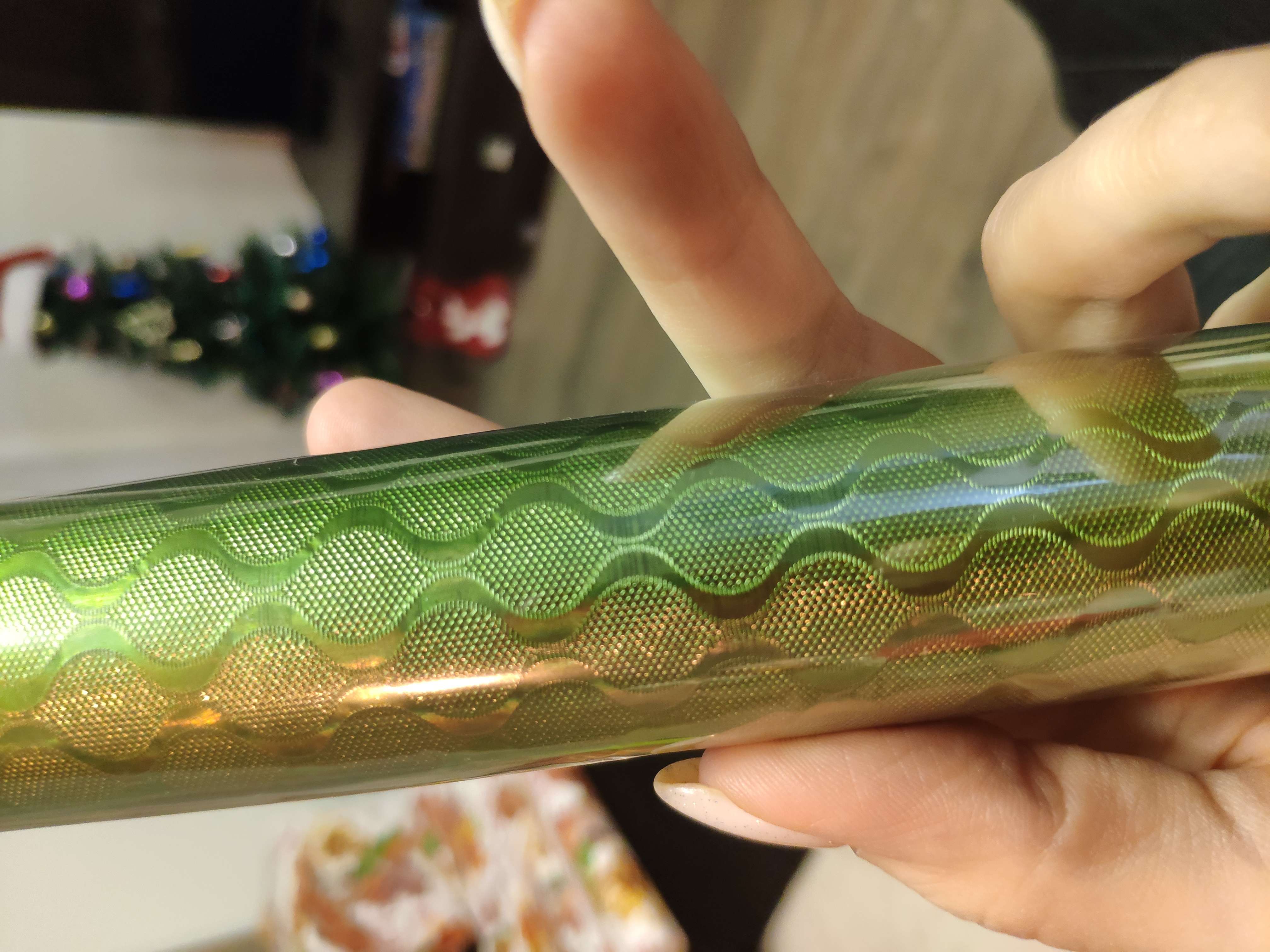 Фотография покупателя товара Плёнка металлизированная "Волны", зеленый, 0,7 х 2 м - Фото 1