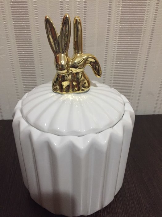 Фотография покупателя товара Банка керамическая для сыпучих продуктов Доляна «Золотой зайка», 900 мл, цвет белый