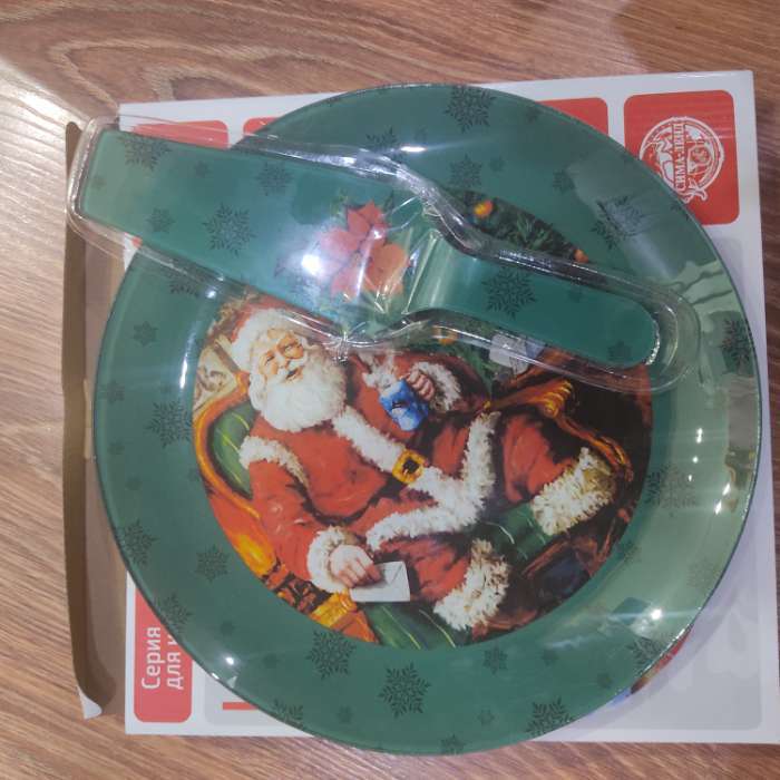 Фотография покупателя товара Тортовница стеклянная с лопаткой Доляна «Счастливый Санта», d=30 см - Фото 5